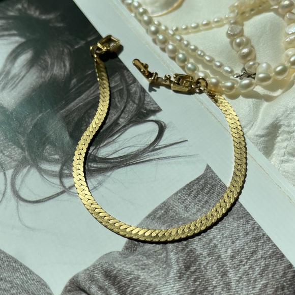 Vintage Givenchy chain bracelet in gold tone. - Picture 14 of 14